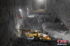 （新春走基层）春节不停工 全球在建最大